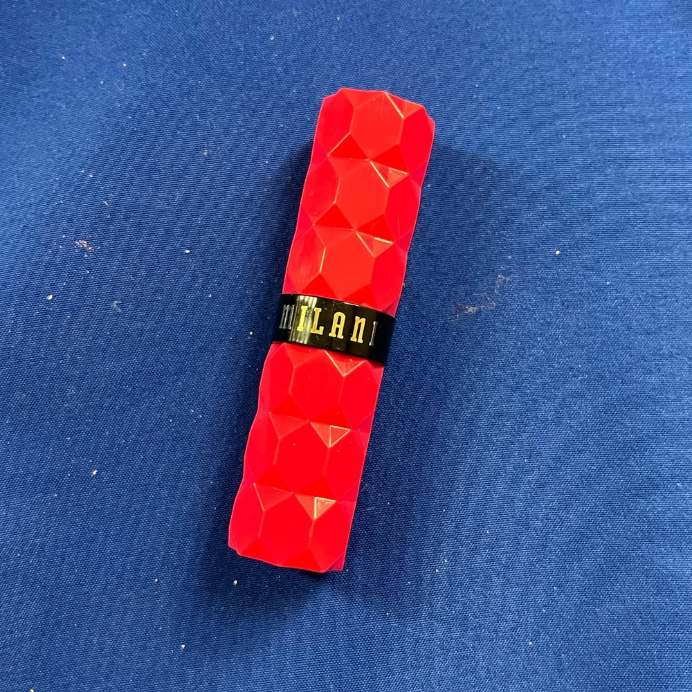 Milani Lipstick in Voyeur